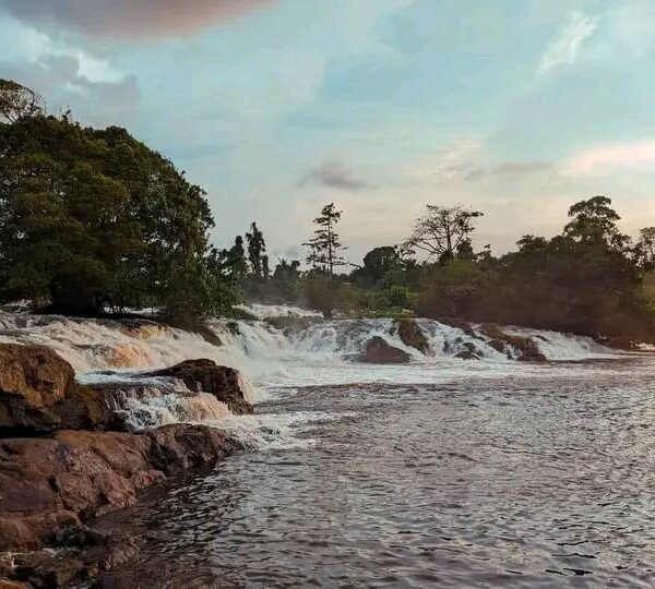 LES CHUTES DE LA LOBÉ